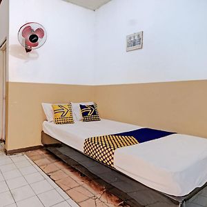 Spot On 92983 Hotel Ayu