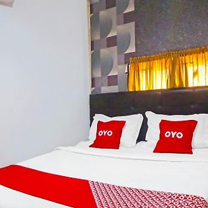 Oyo 91976 Abadi Hotel